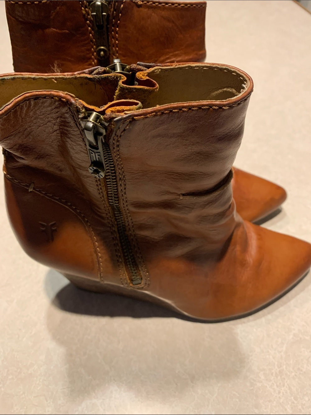 Frye Cognac Leather Pointed-Toe Ankle Booties Size 9 - Picture 2 of 14